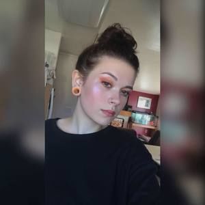 Meet your Posher, Chloe